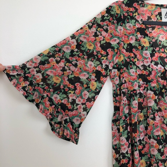 UNIF Floral High Low Ruffle Sleeve Feminine Duster - Picture 5 of 8
